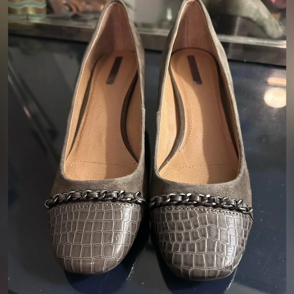 Tahari Ta Monte Low Block Heel Olive Green Size 8